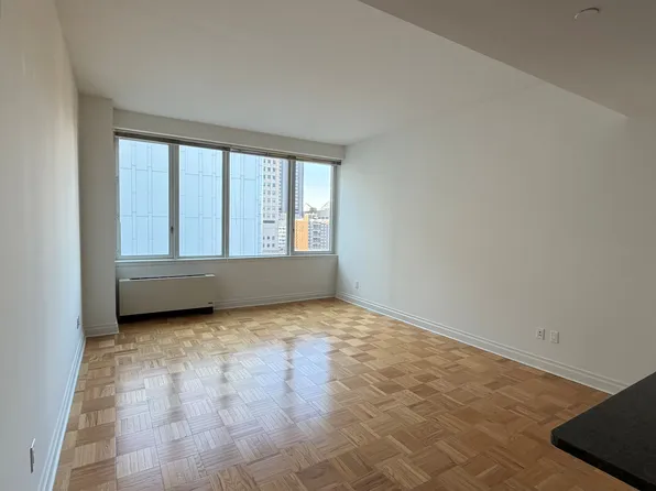 1510 Lexington Avenue image 3 of 18