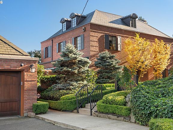 2nd image of 1490 SW Clifton St