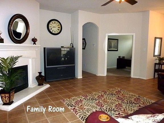 5th image of 2044 El Camino Dr
