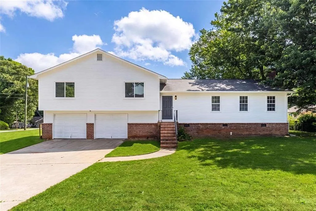 3 bed, 2.5 bath, 2096 sqft, $2,550 — Photo 1