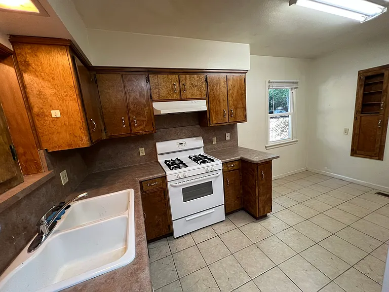 1140 Hazel St #2 — Photo 16