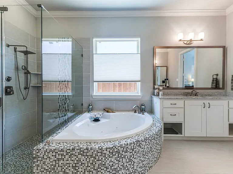 4008 N Cresthaven Rd — Photo 17