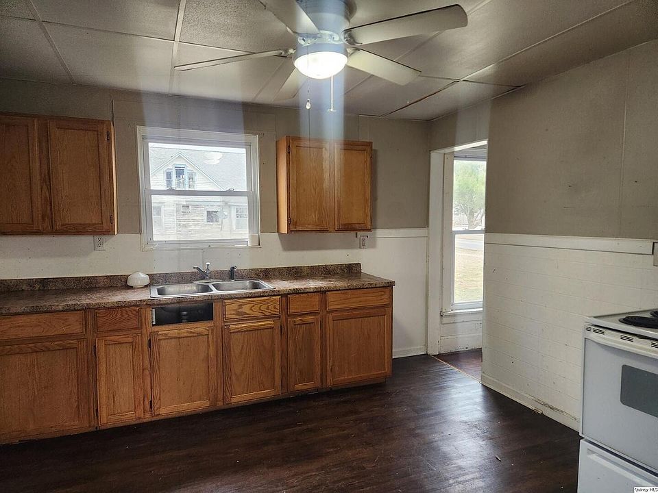 2nd image of 413 S Main St