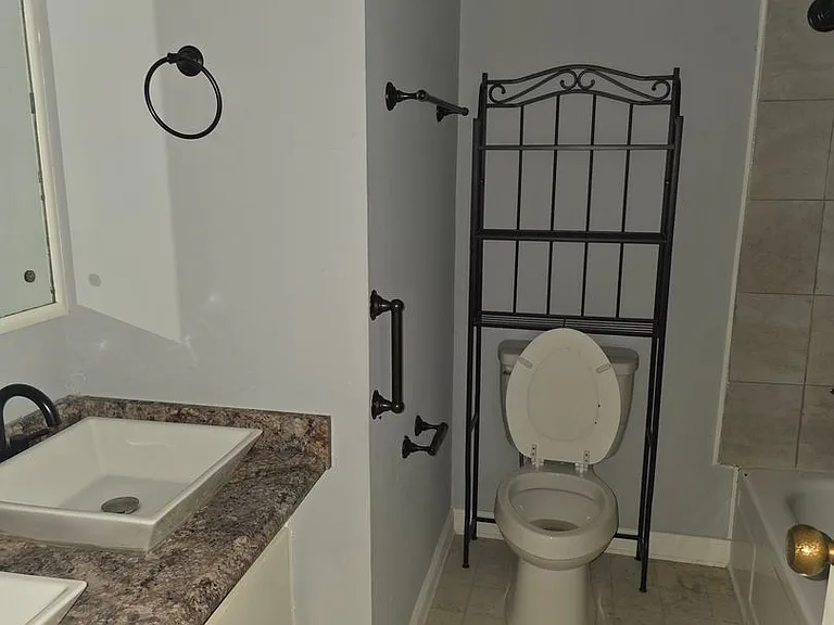 2215 Hillcrest Ave #5-F — Photo 6