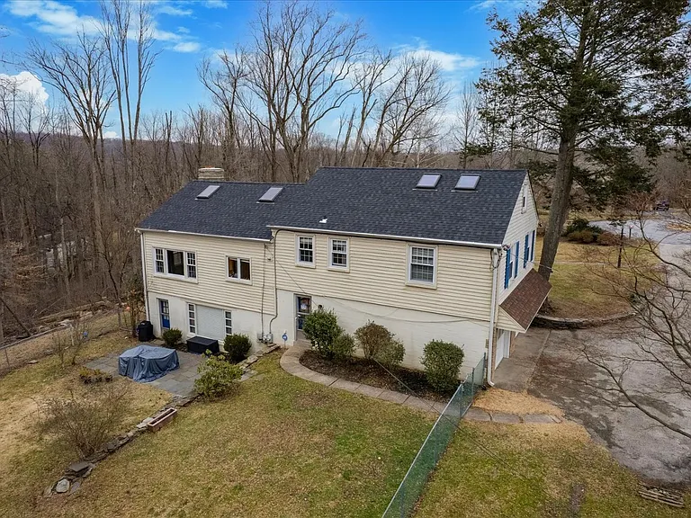 1736 Riverview Rd — Photo 5