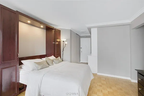 Rented by Compass | media 10