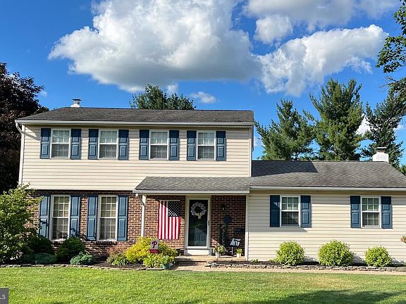 2nd image of 725 Scenic Dr