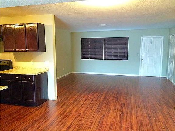 5th image of 1369 Victoria Dr