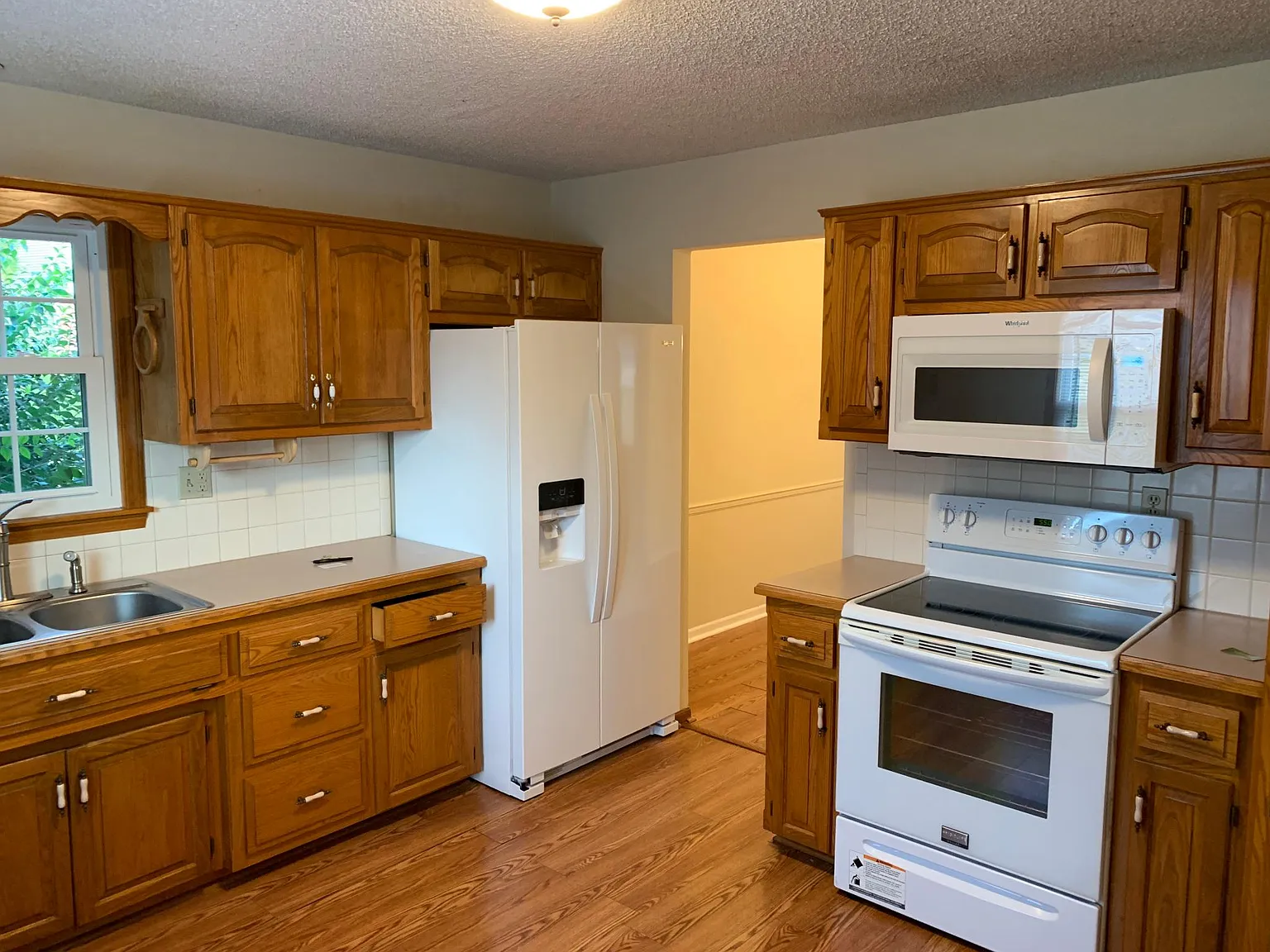 3 bed, 2.5 bath, 1650 sqft, $2,200 — Photo 3