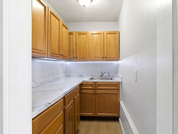 5th image of 81 Ward St