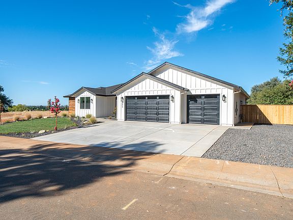 3rd image of 4870 Dandelion Dr