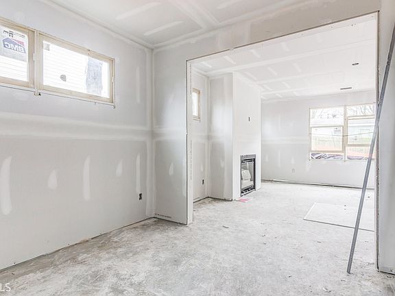 4th image of 388 3rd Ave