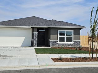 1134 S Mesa Oak St, Porterville, CA 93257
