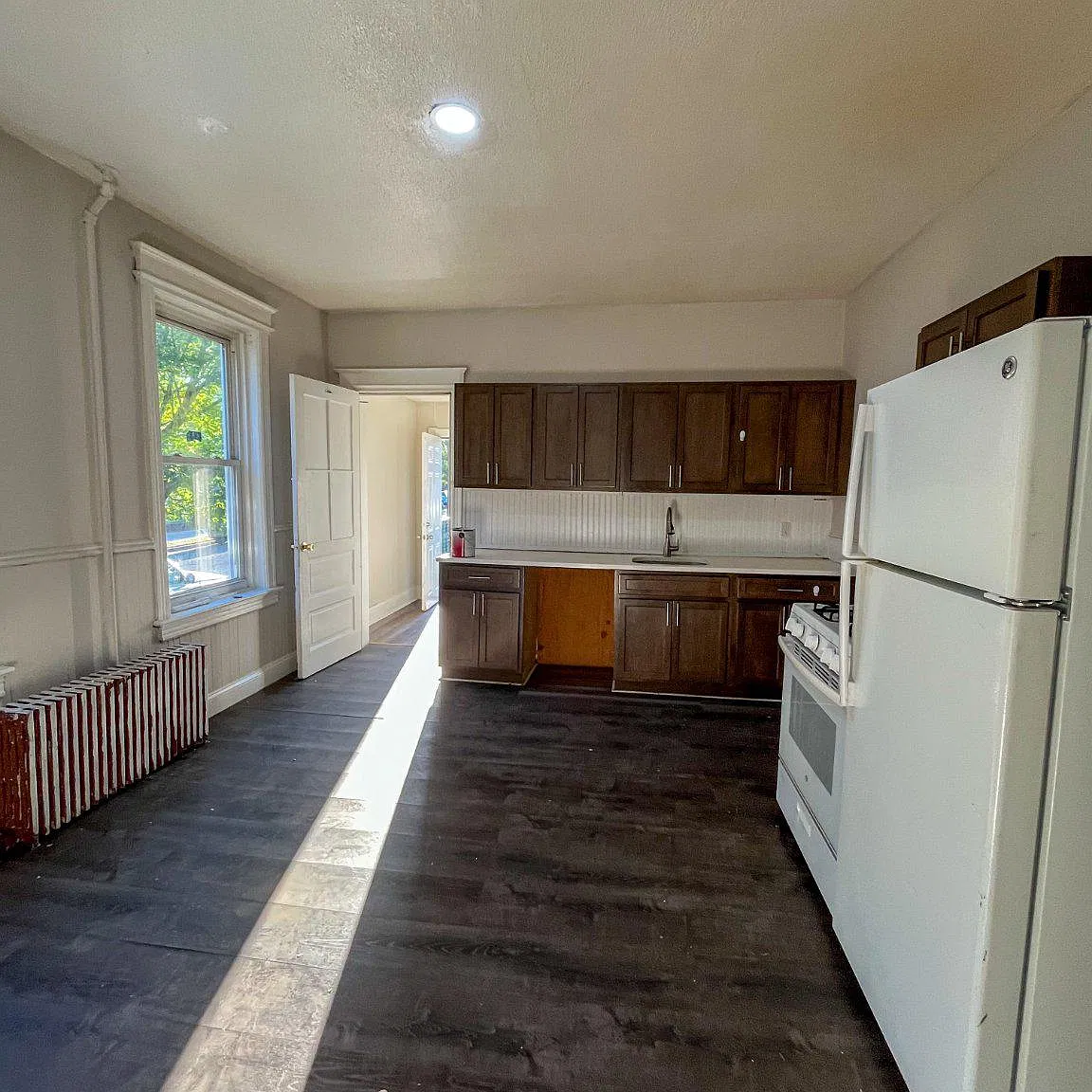 4 bed, 1.0 bath, 1760 sqft, $2,350 — Photo 4
