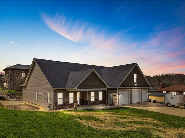 10 Walker St, Oakdale, PA 15071