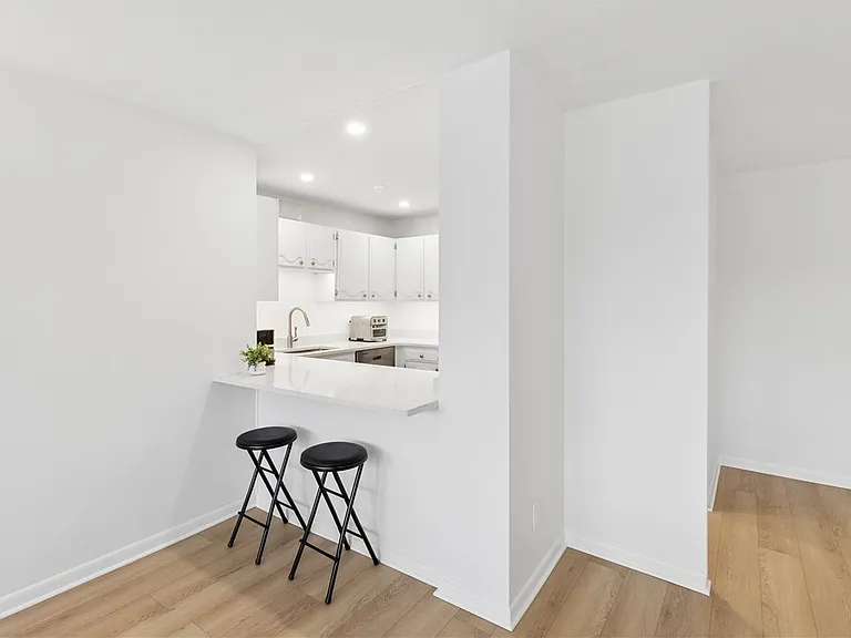 1400 East Ave #605 — Photo 10