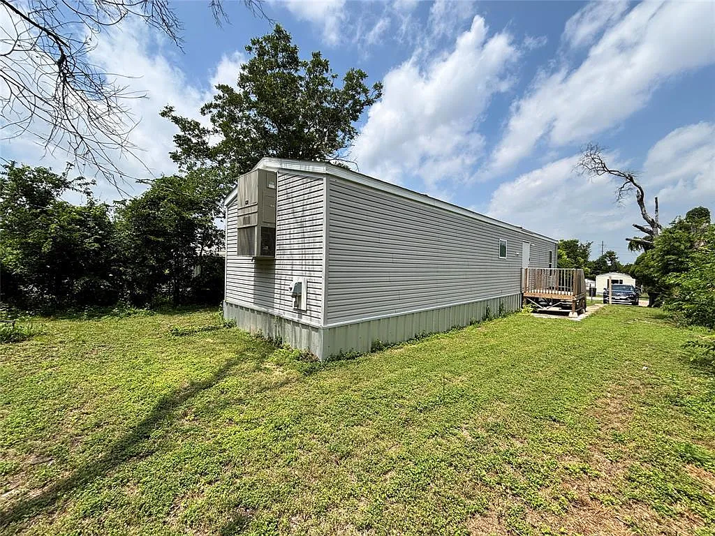 3 bed, 2.0 bath, 800 sqft, $795 — Photo 2