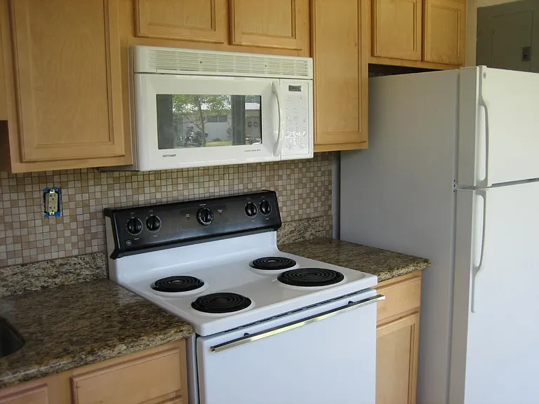 231 NE 24th St #1 — Photo 5