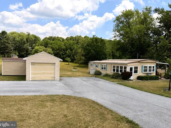 390 N Crawford Rd, Grantville, PA 17028