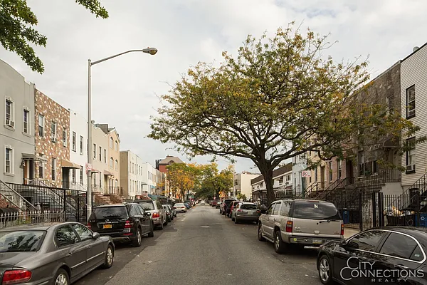 Rented by City Connections Realty | media 15