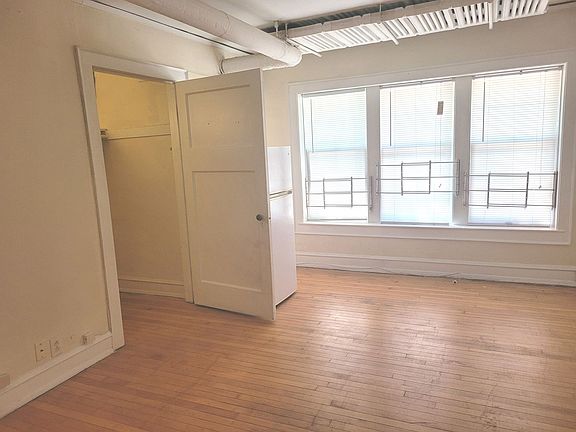 4th image of 1303 N Cass St APT 106
