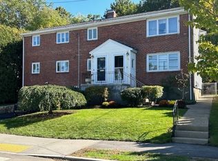 30 30/32 Braeland Ave, Newton Center, MA 02459