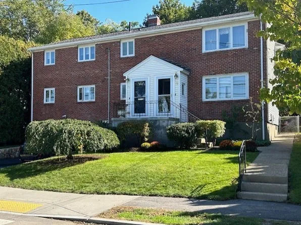 30 30/32 Braeland Ave, Newton Center, MA 02459