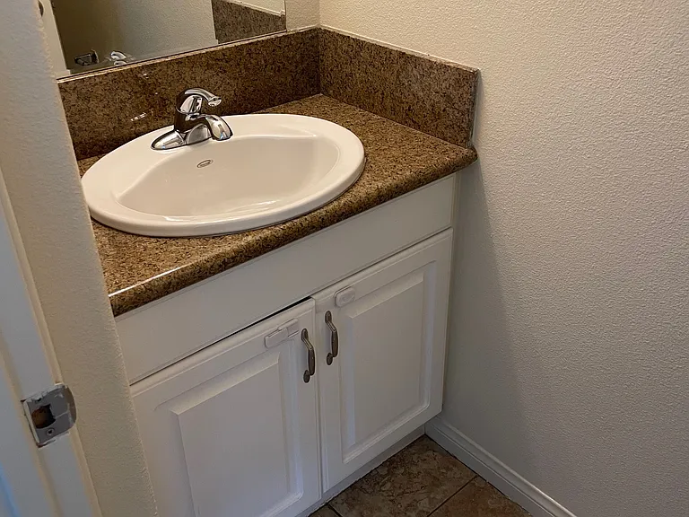 1014 Lorraine Pl #20 — Photo 3