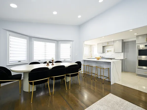 320 Whitman Drive image 1 of 27