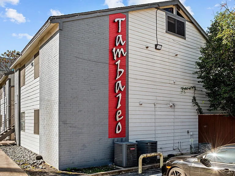 Tambaleo Apartments — Photo 36