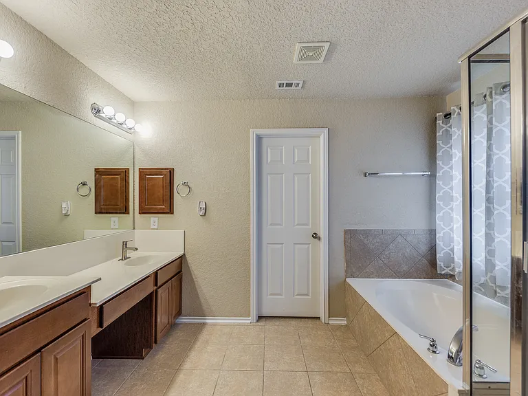5723 White Oak Cv — Photo 15