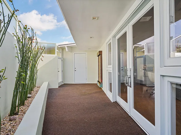 8411 Hollywood Blvd — Photo 35