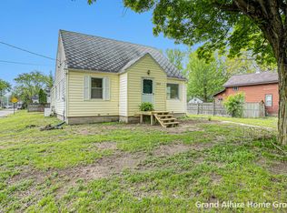 332 Grove St, Sparta, MI