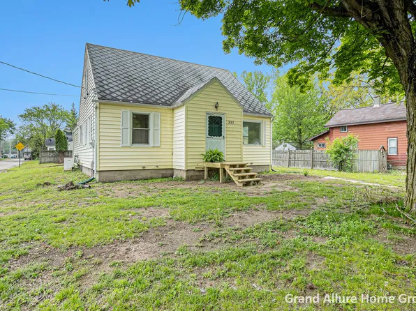 332 Grove St, Sparta, MI 49345