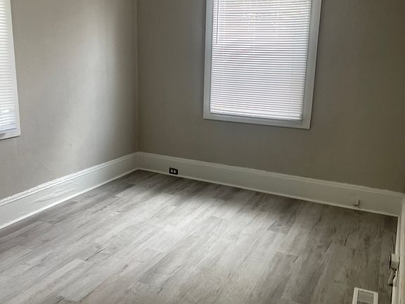 5th image of 600 N Hyde Park Ave #B