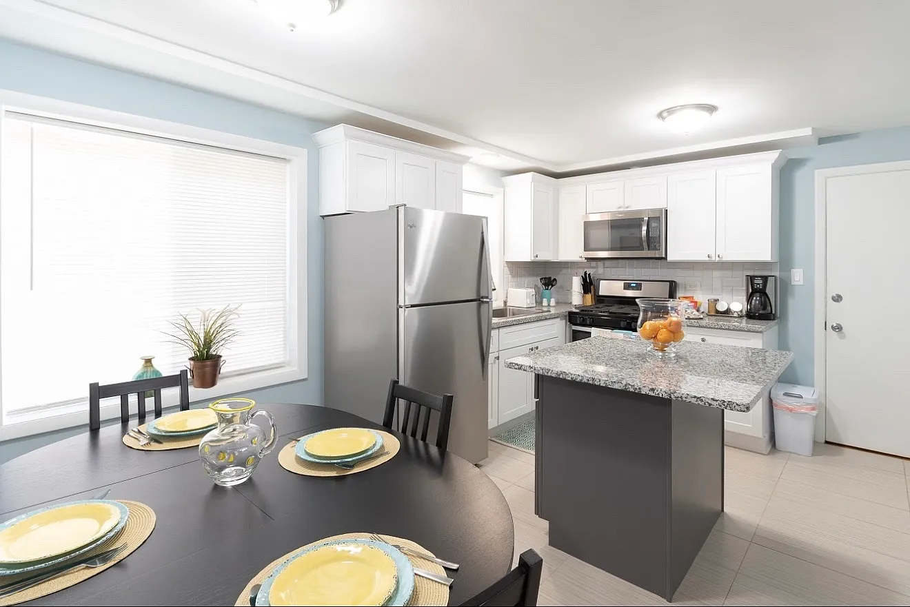2 bed, $1,600 — Photo 2