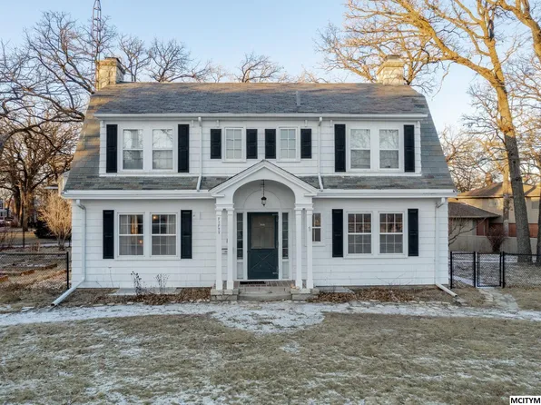 50 Beaumont Dr, Mason City, IA 50401