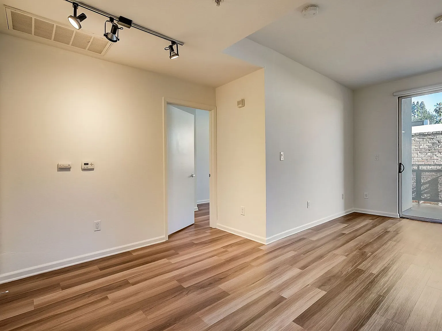 Old Pasadena Collection Apartments — Photo 4