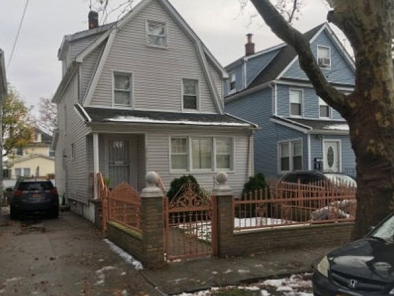 3rd image of 10927 204th St