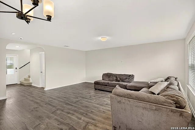 3 bed, 2.5 bath, 2241 sqft, $2,100 — Photo 4