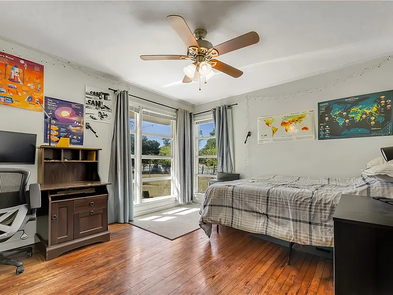 520 Helena St — Photo 6