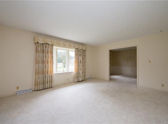 4th image of 1840 Pender Ave