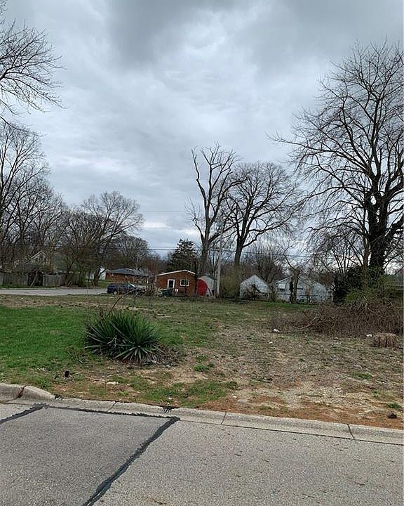 2nd image of 1858 North Blvd