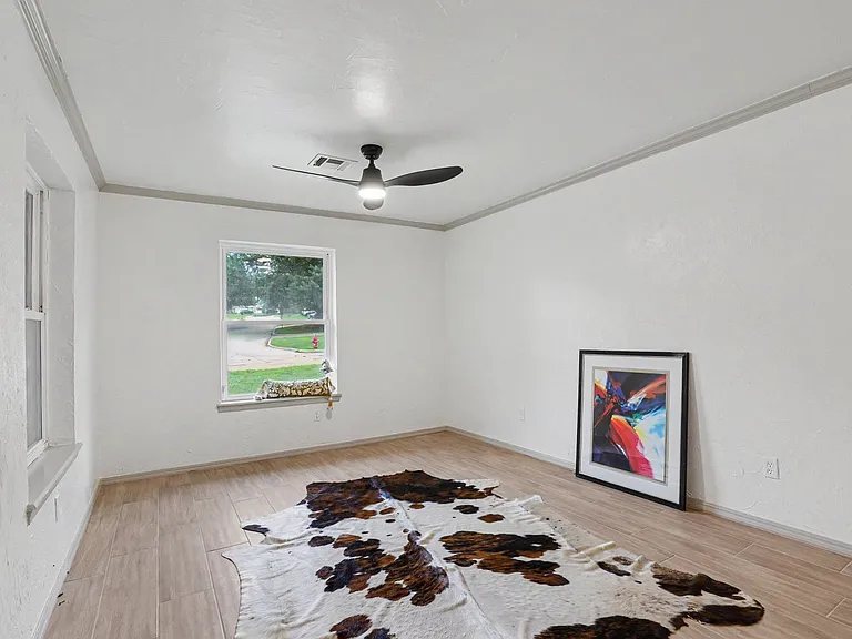 1715 Edgewood Dr — Photo 1