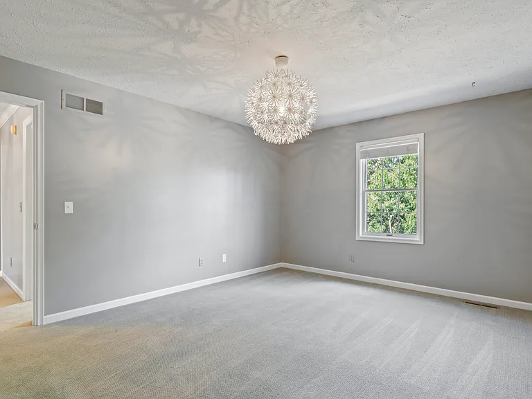 4690 Lindbergh Dr — Photo 27