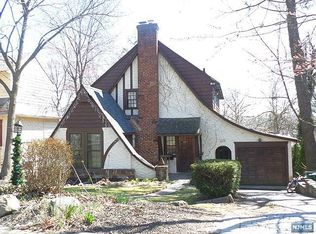 1275 Princeton Rd, Teaneck, NJ 07666