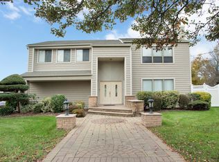 31 Albert Rd, Hicksville, NY 11801