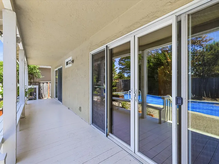 657 Sandy Hook Ct — Photo 31