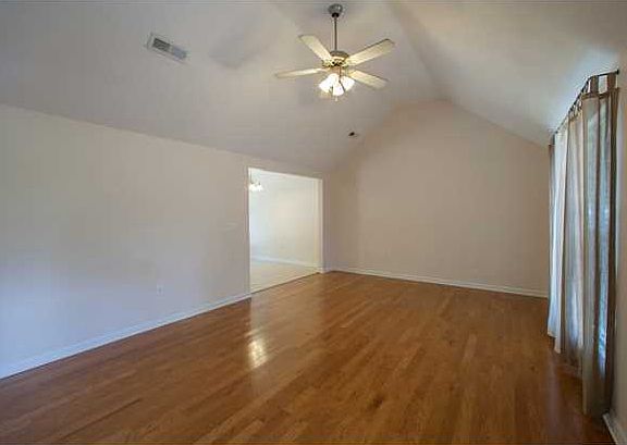 2nd image of 1443 Mercer St