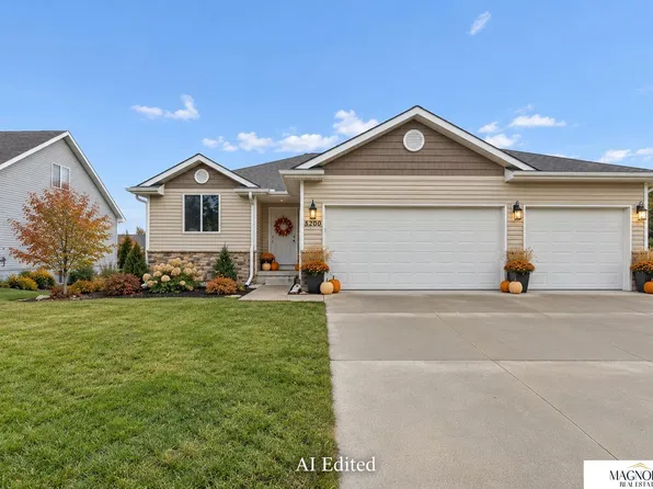 5200 N 9th Cir, Lincoln, NE 68521